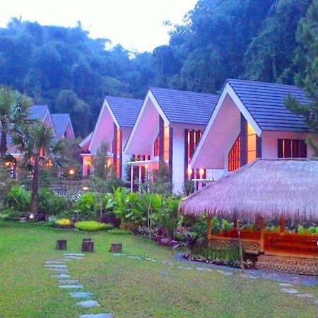 Zuri Resort Cipanas Puncak Exterior foto