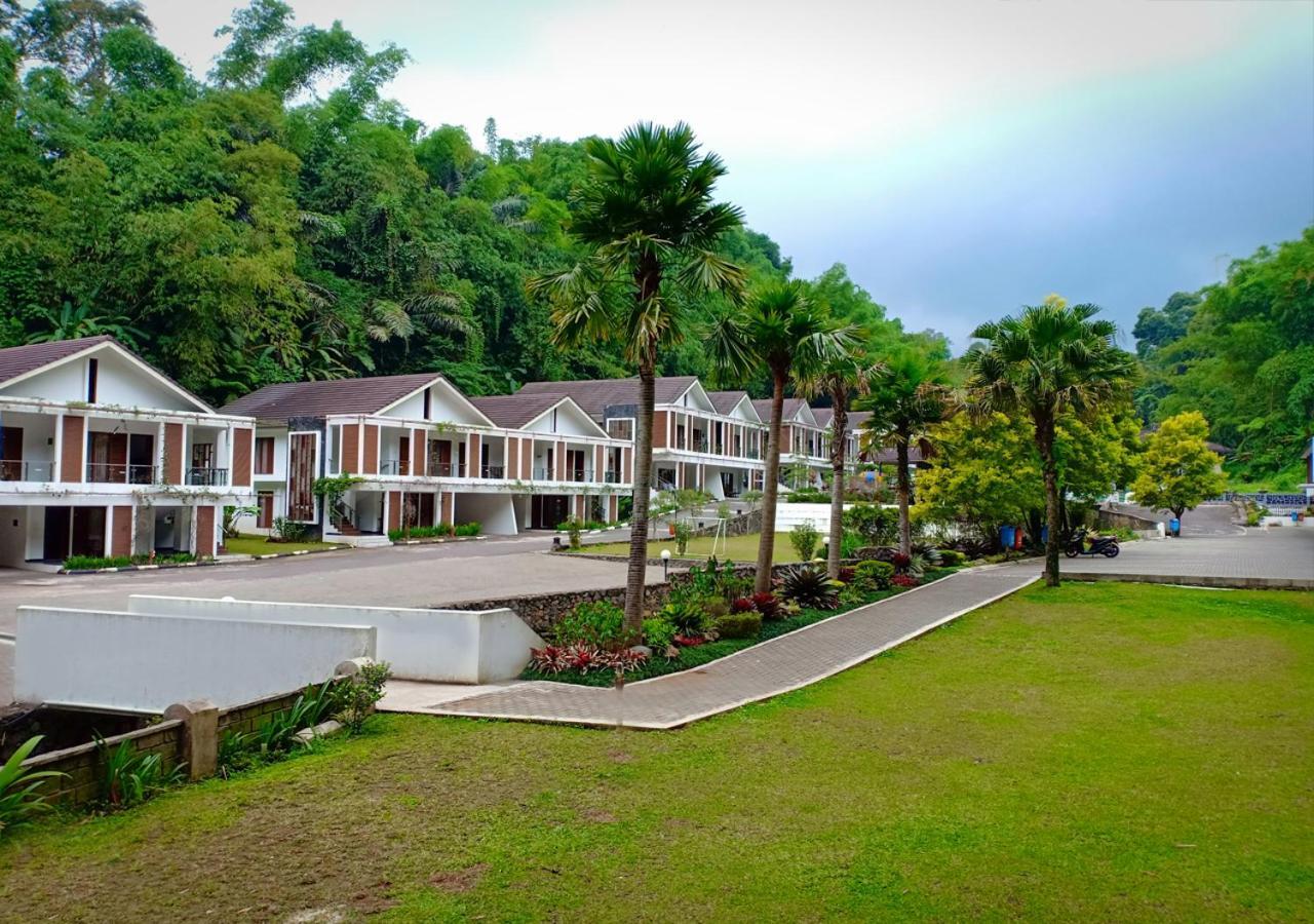 Zuri Resort Cipanas Puncak Exterior foto