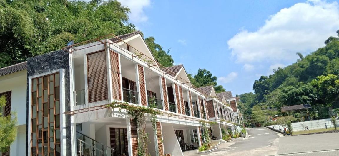 Zuri Resort Cipanas Puncak Exterior foto